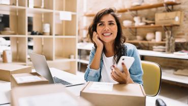 Frau in Online-Shop Frau in Online-Shop