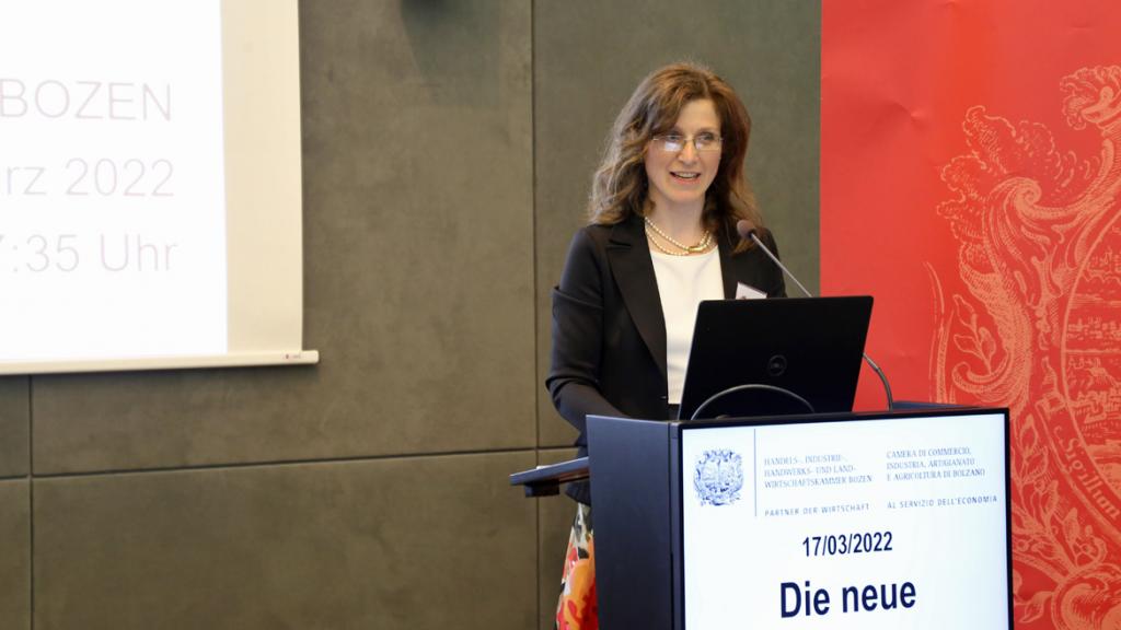 Karin Pichler del reparto Affari legali della Camera di commercio di Bolzano ha curato l‘organizzazione dell’evento.